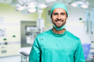 cuanto gana un cirujano en españa 2017